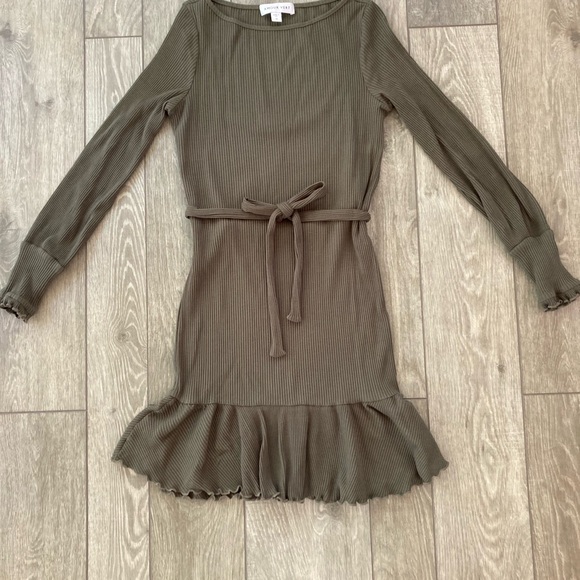 Amour Vert Moss Green Long Sleeve Dress - Picture 1 of 3
